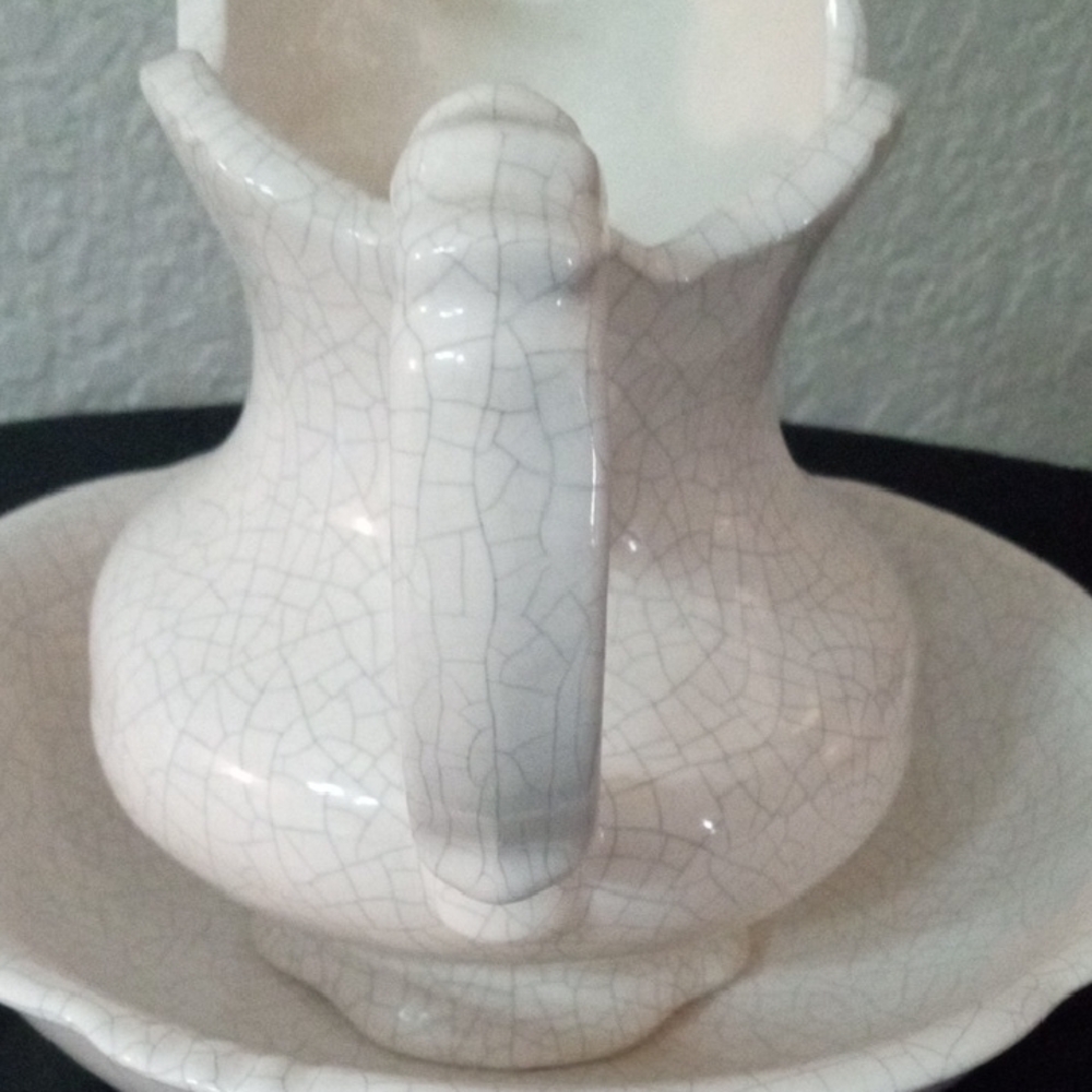 Vintage Cream Ceramic Artful Pitcher and Basin Set - Picture 9 of 12